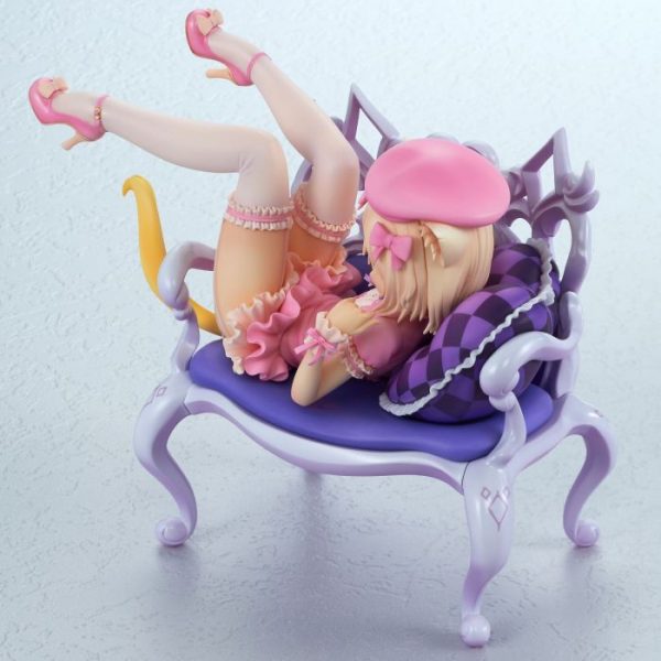 1/8 Planet of the Cats: Fluffy Cat and Chair PVC